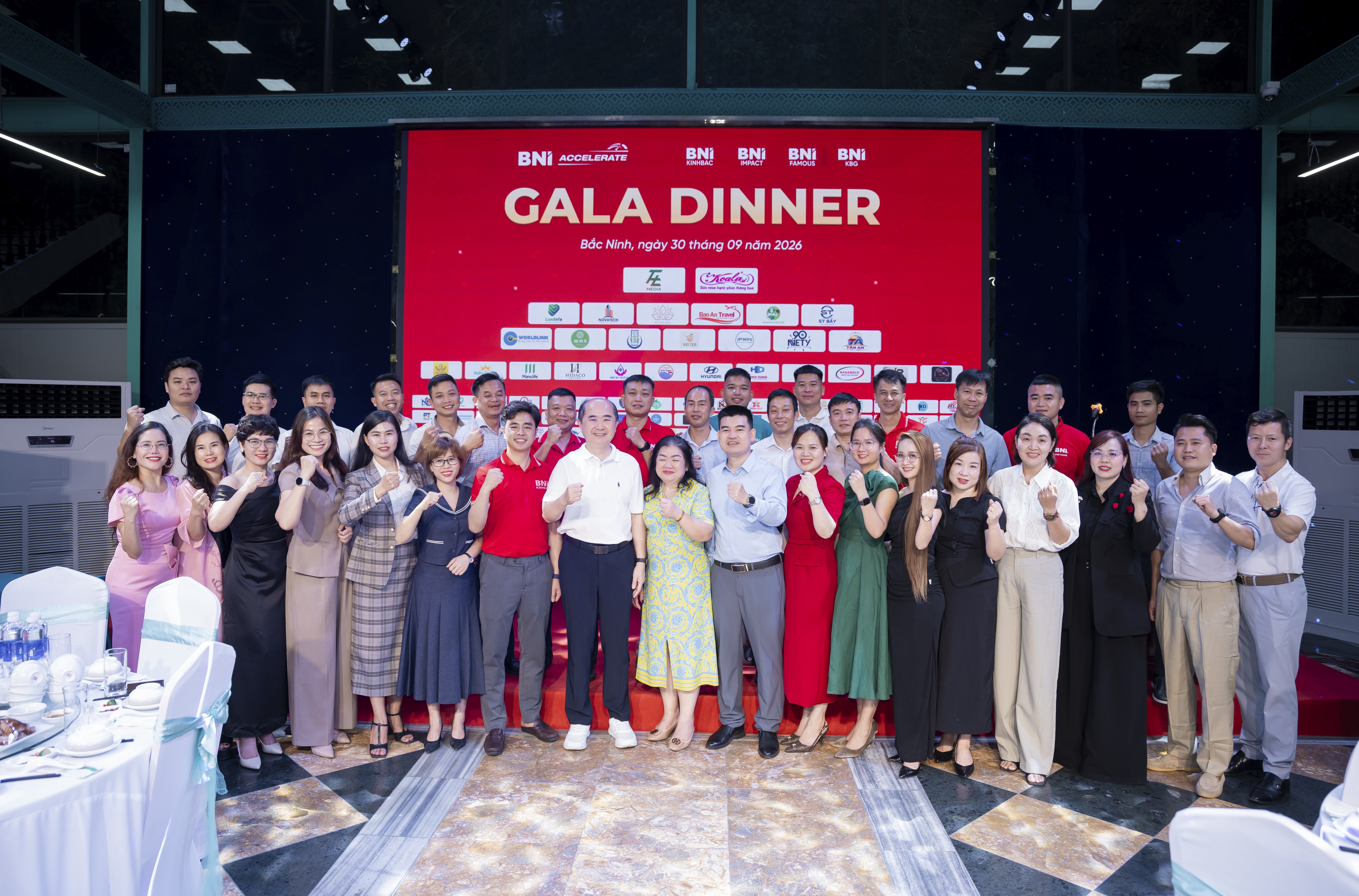 Đêm Gala Dinner đầy cảm xúc của 4 Chapter