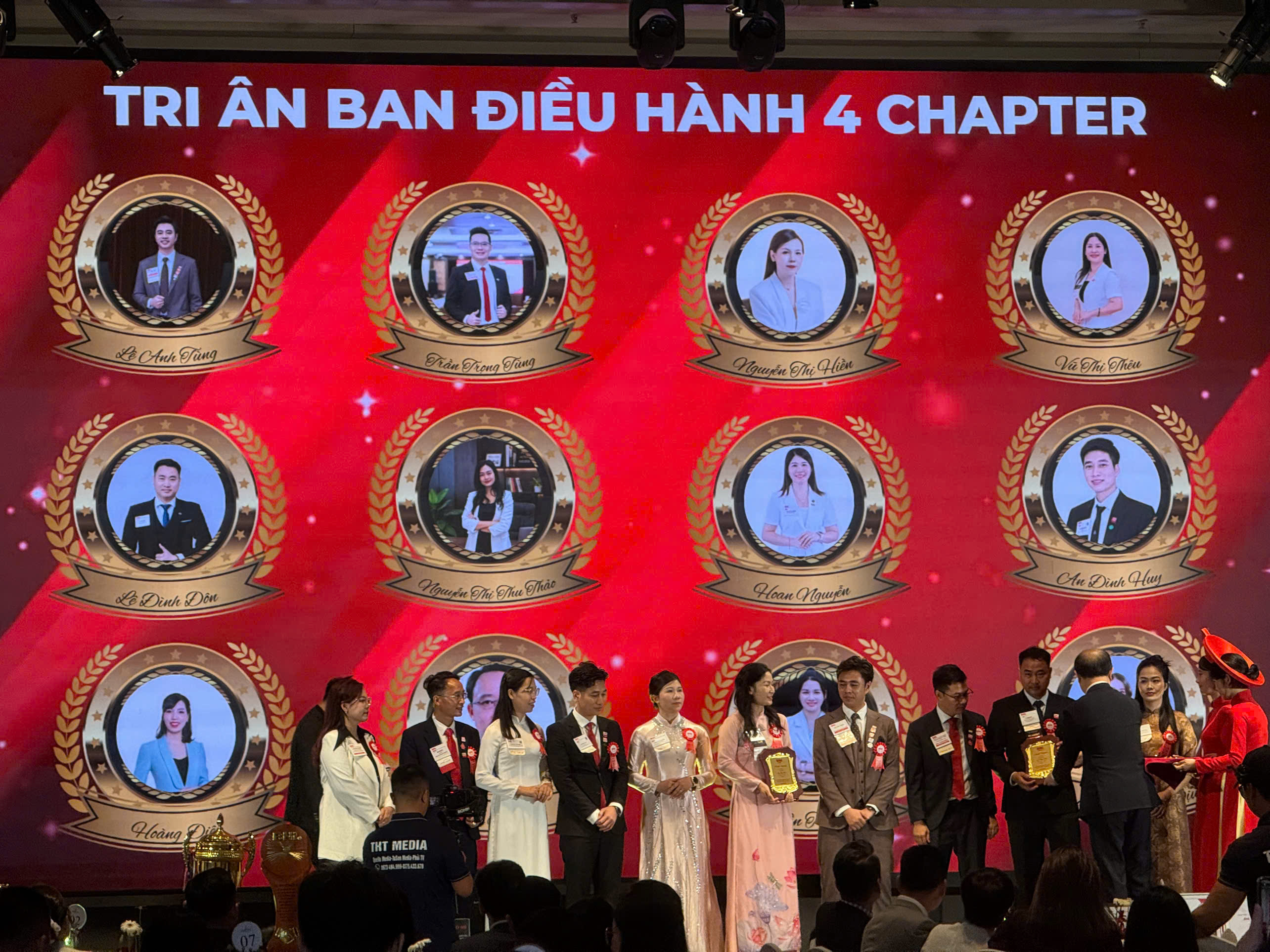 Tri &acirc;n Ban Điều h&agrave;nh 4 chapter