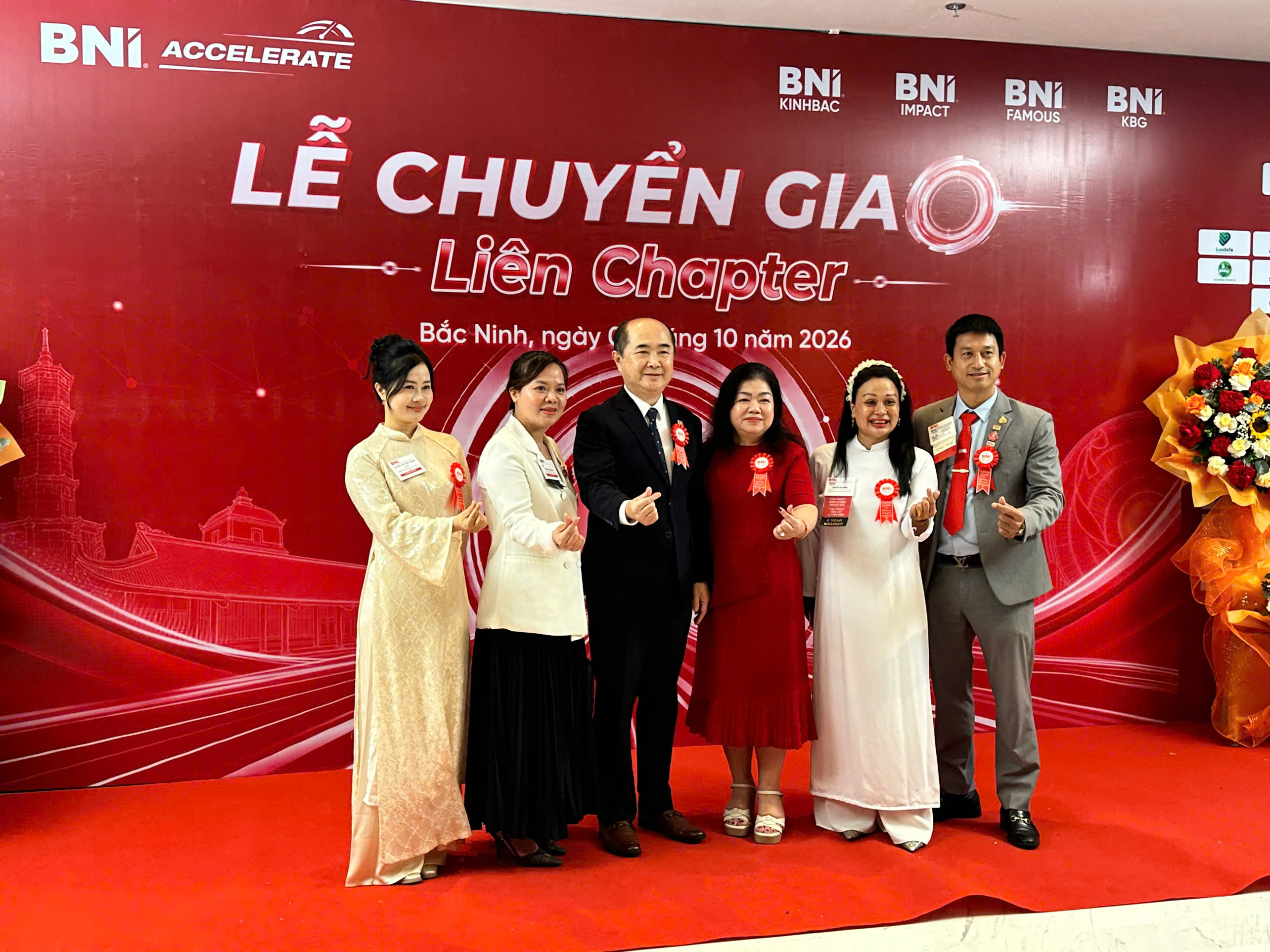 Các Thành viên Khách mời chụp hình cùng Chủ tịch Hồ Quang Minh