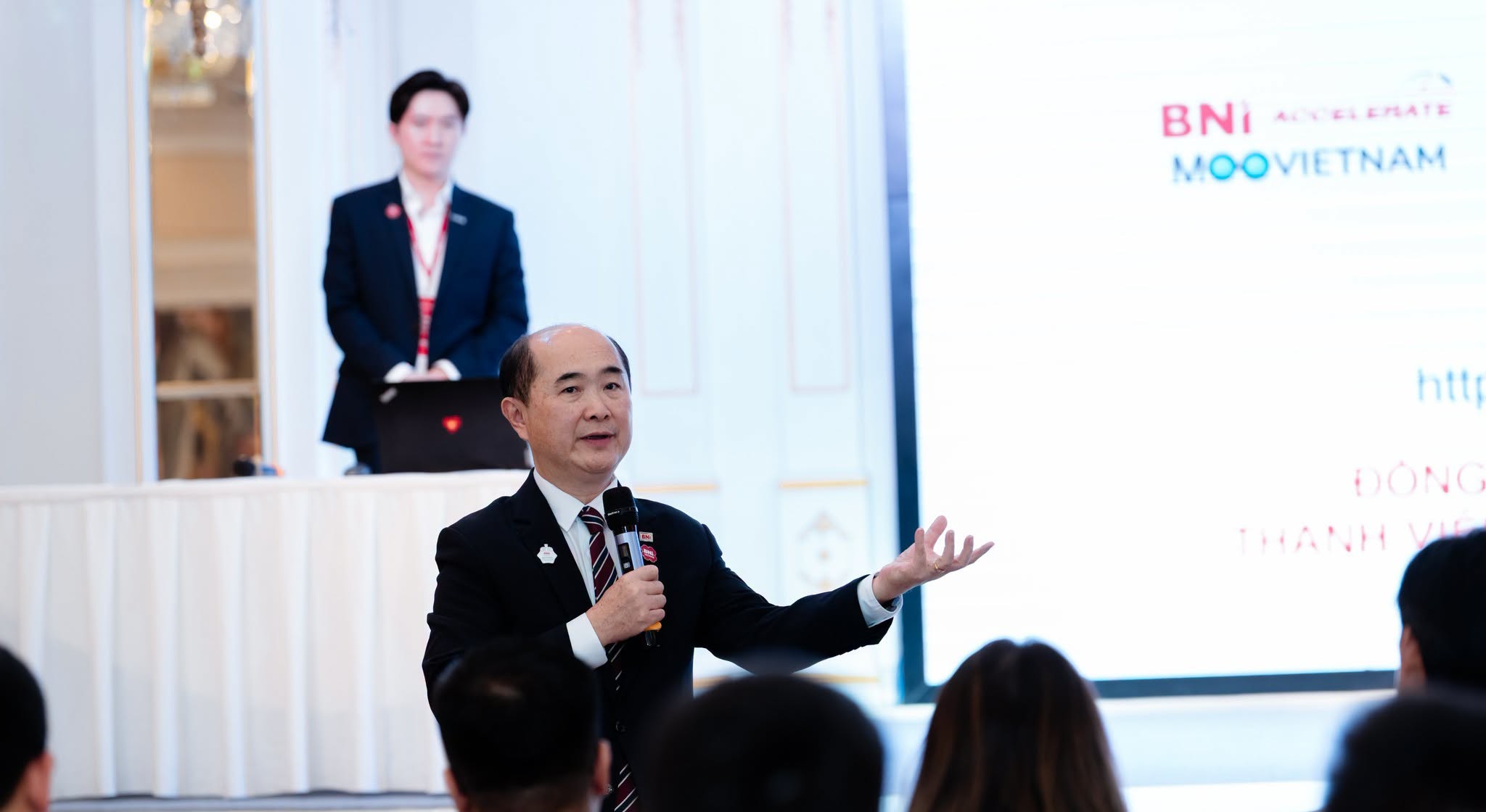 Vinh dự ch&agrave;o đ&oacute;n Kh&aacute;ch mời đặc biệt Chủ tịch Hồ Quang Minh tới tham dự chương tr&igrave;nh