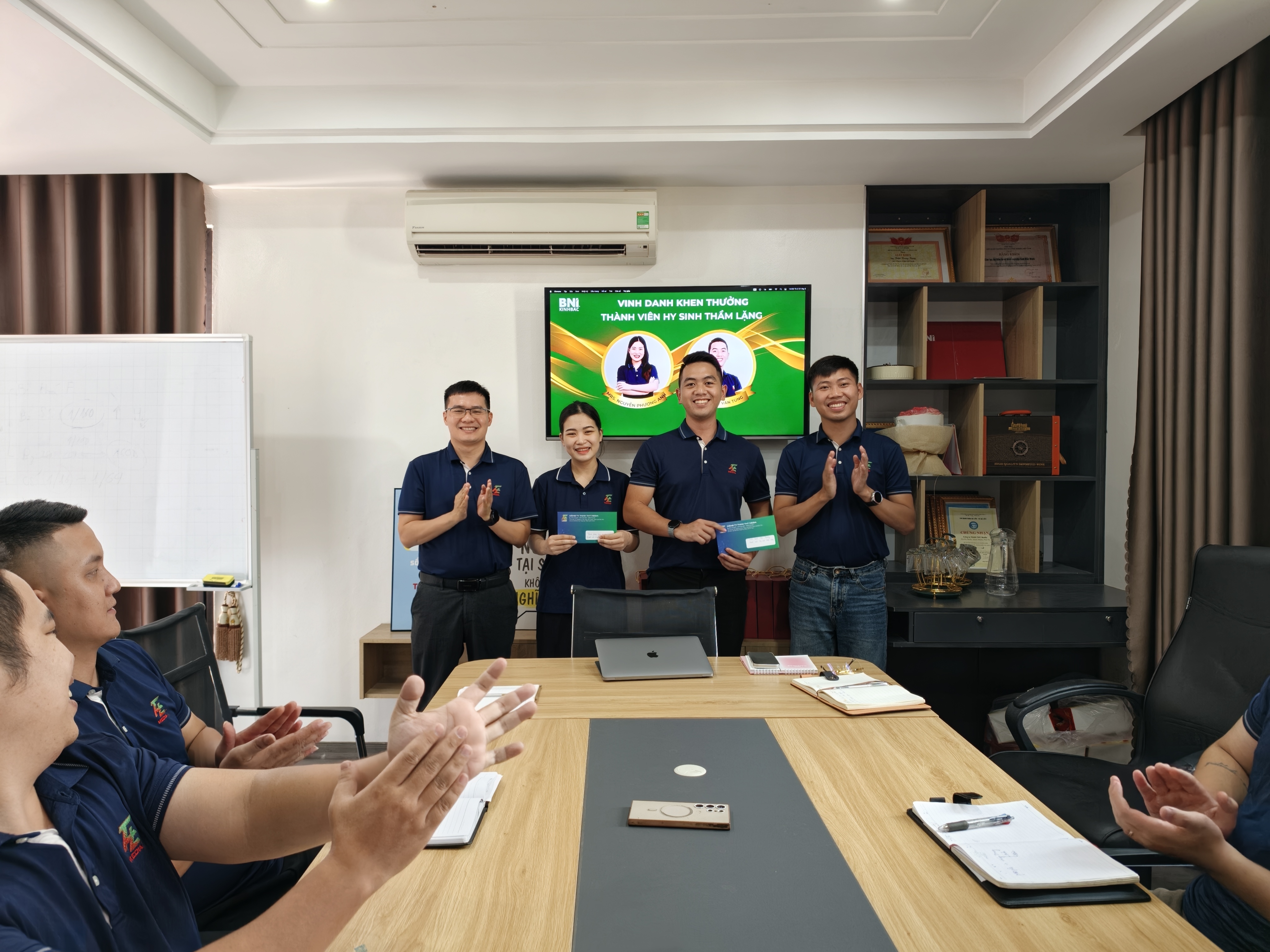 Đội ngũ nhân viên THT Media