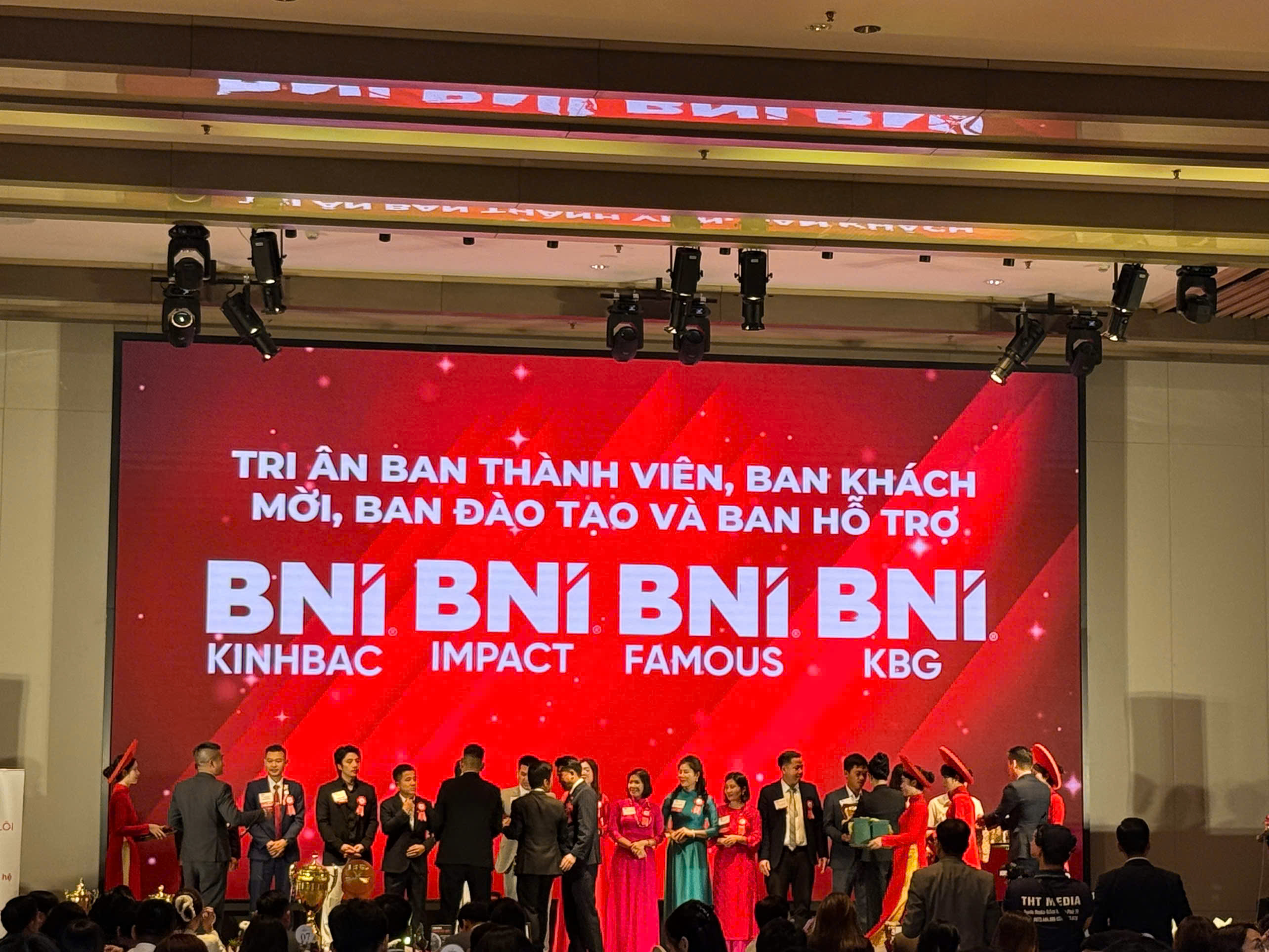 Tri &acirc;n Ban Th&agrave;nh vi&ecirc;n, Ban Kh&aacute;ch mời, Ban Đ&agrave;o tạo v&agrave; Ban hỗ trợ