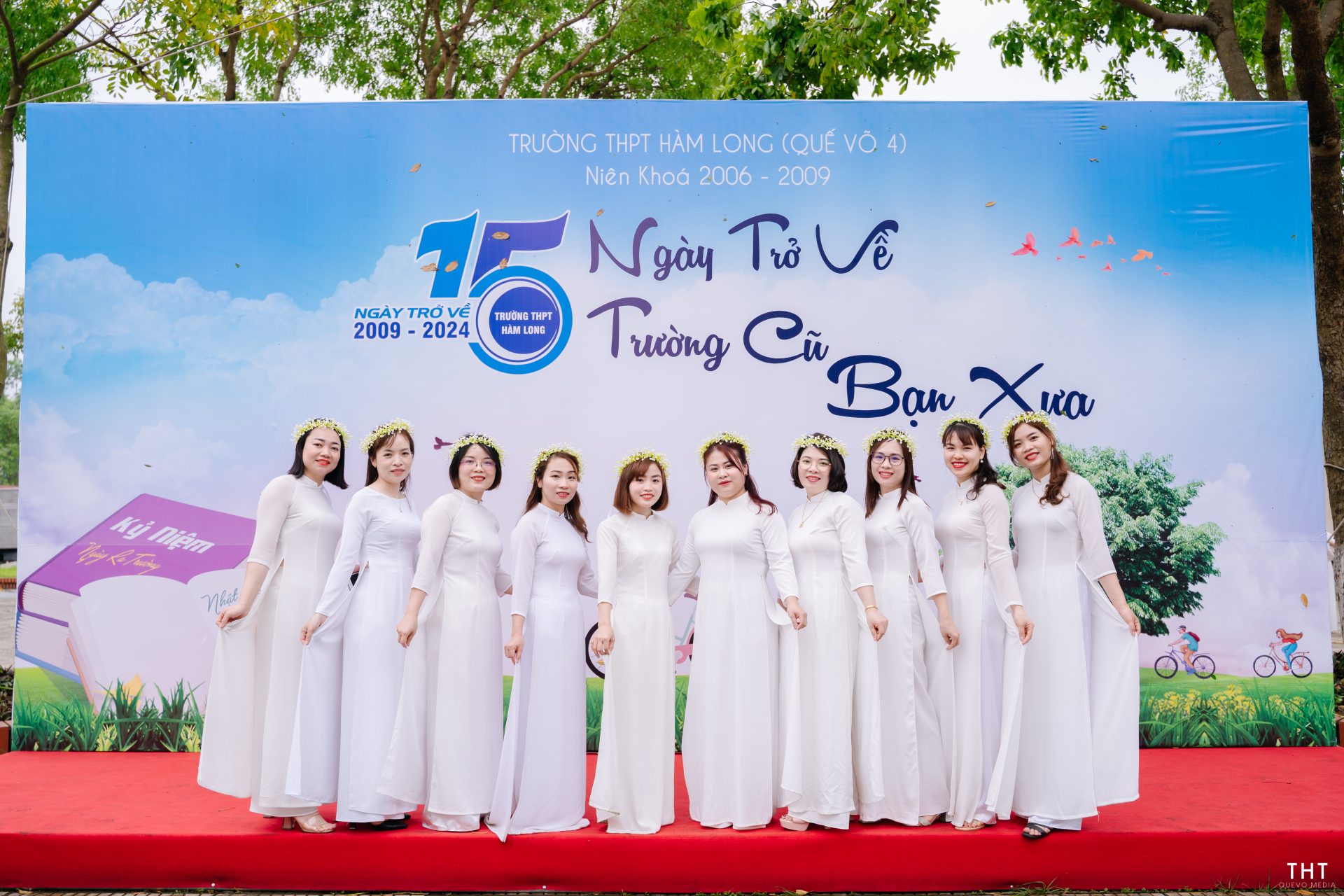 Quay, chụp họp lớp