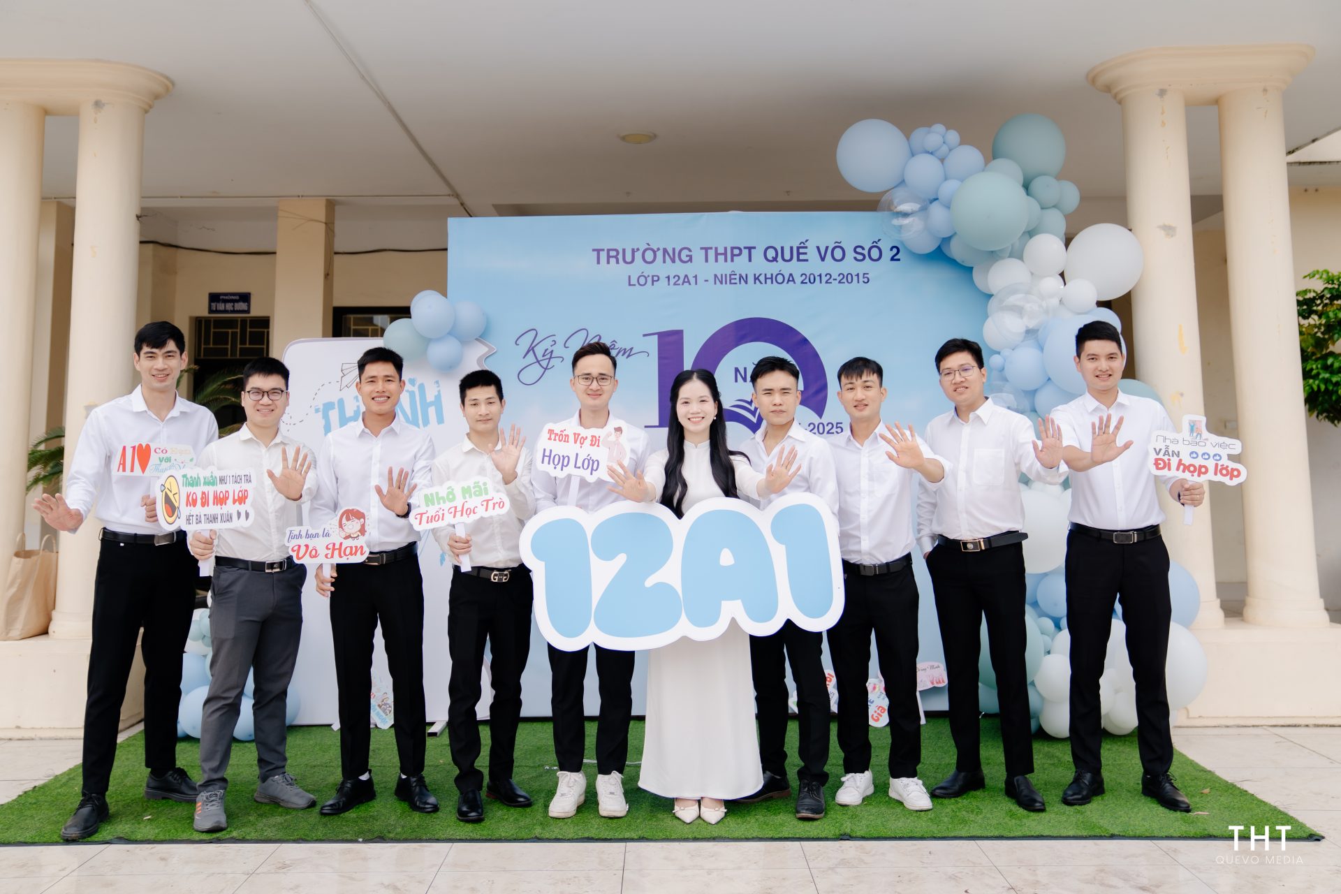 Chụp Ảnh Kỷ Niệm Họp Lớp – Lưu Giữ Thanh Xuân Qua Từng Khoảnh Khắc