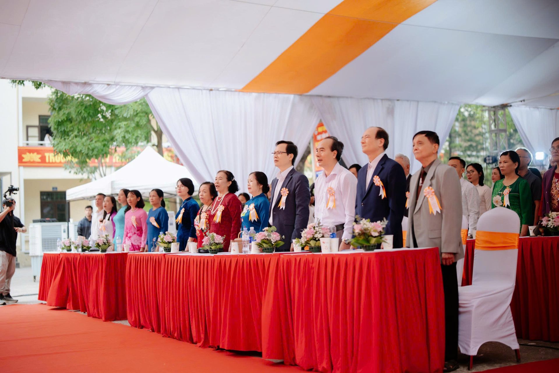 Quay Chụp Họp Lớp Trọn Gói – Giải Pháp Lưu Giữ Thanh Xuân Trọn Vẹn