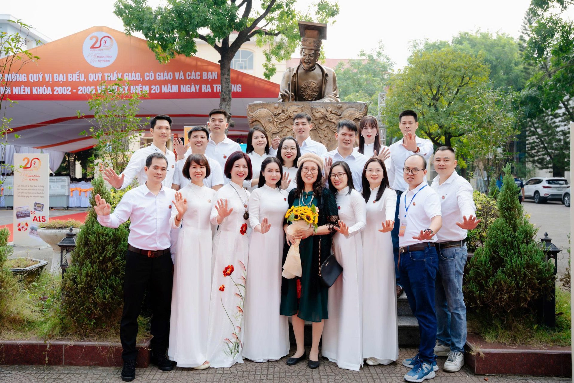 Dịch Vụ Chụp Ảnh Họp Lớp – Lưu Giữ Kỷ Niệm Thanh Xuân Trọn Vẹn