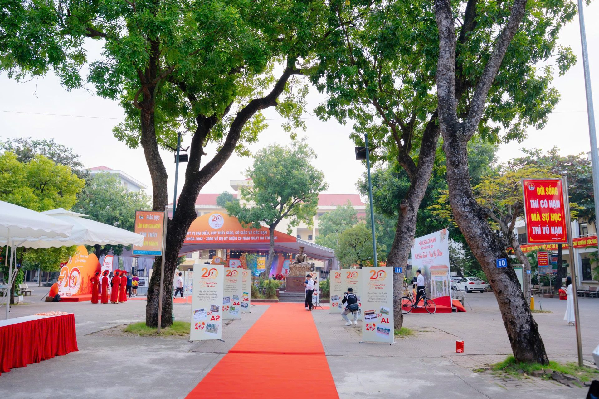 Quay Phim Họp Lớp Chuyên Nghiệp – Lưu Giữ Thanh Xuân Bằng Những Thước Phim Cảm Xúc