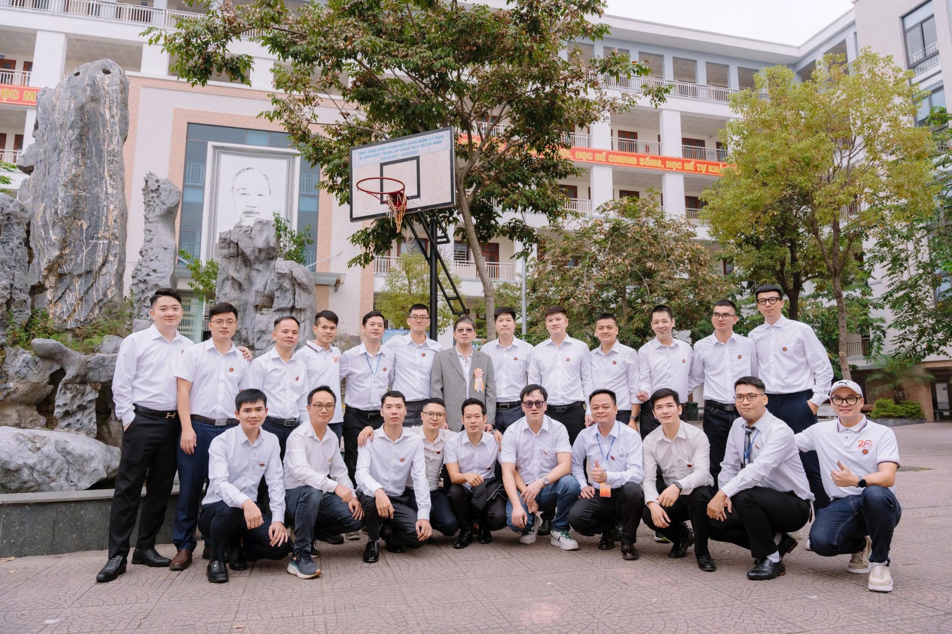 Dịch Vụ Quay Họp Lớp – Lưu Giữ Khoảnh Khắc Hội Ngộ Đầy Cảm Xúc