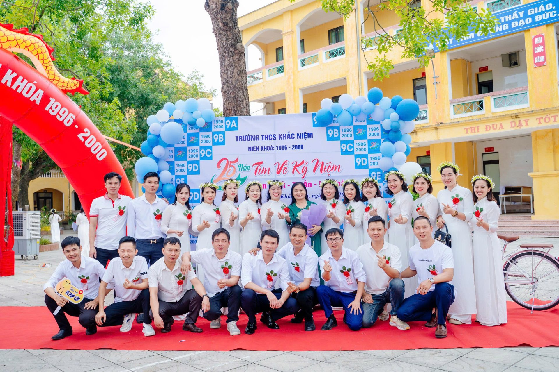 Quay Phim Họp Lớp Lưu Niệm – Ghi Dấu Thanh Xuân Qua Từng Khung Hình