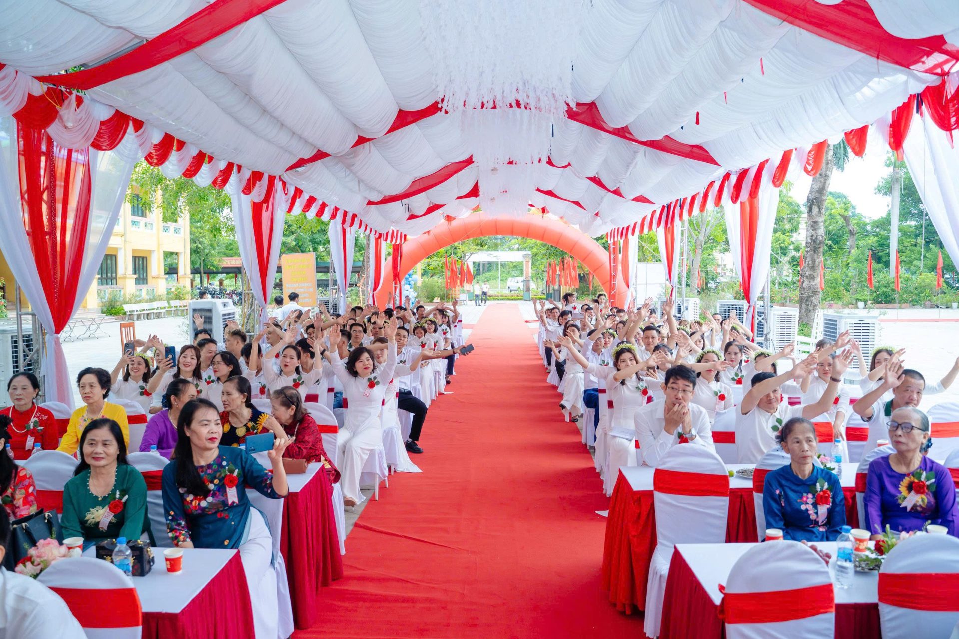 Dịch Vụ Quay Phim Chụp Ảnh Họp Lớp Trọn Gói – Giải Pháp Lưu Giữ Thanh Xuân Trọn Vẹn