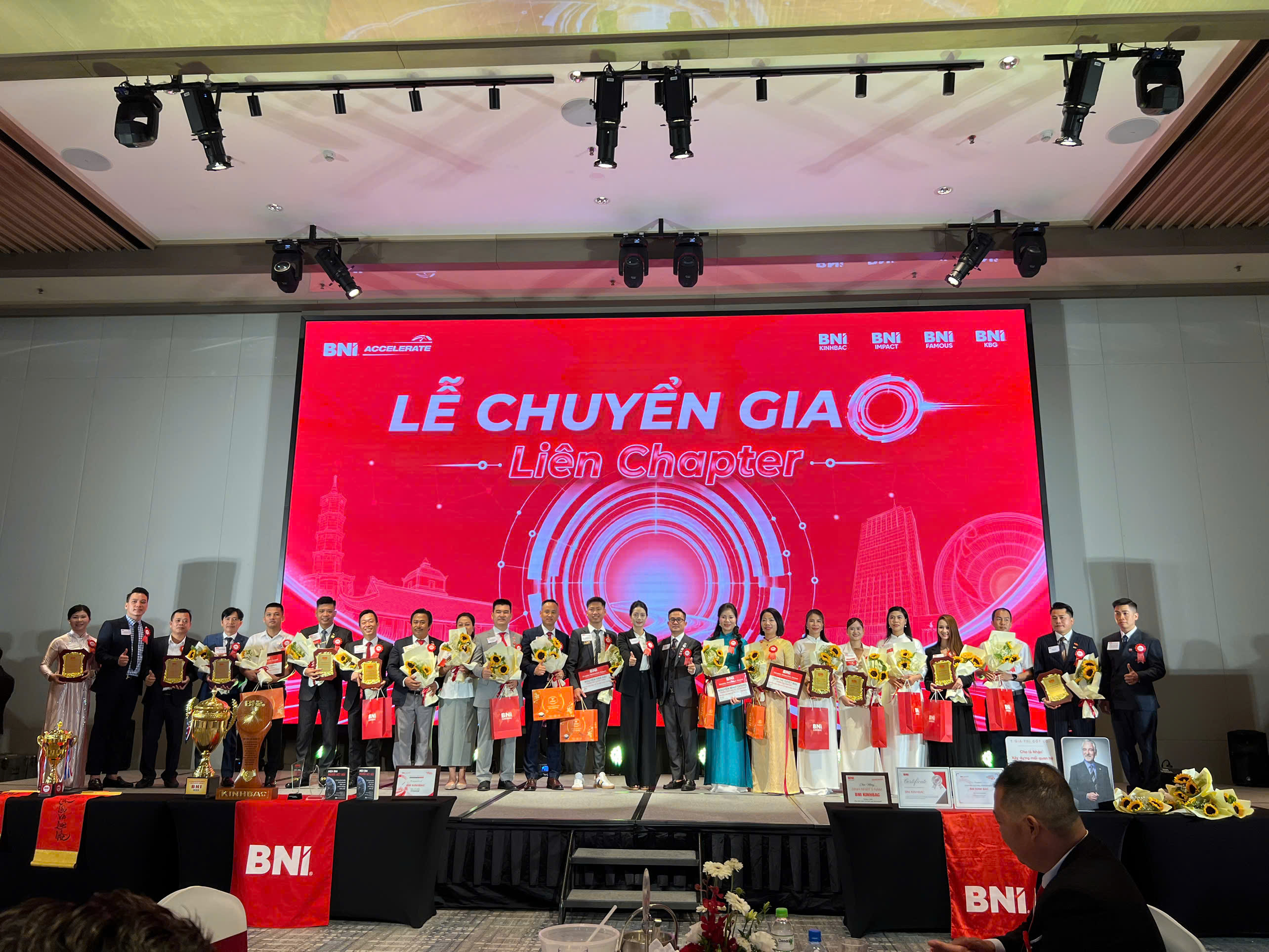 Tri &acirc;n c&aacute;c Trưởng ban hỗ trợ 4 Chapter