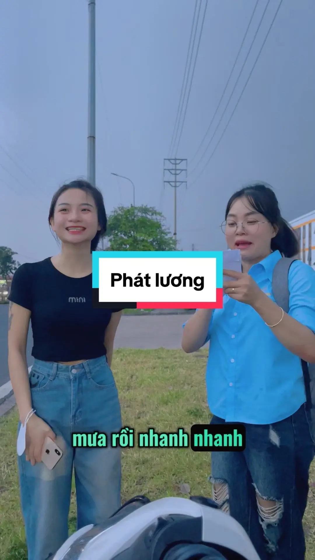 Thấy Thuý là có việc