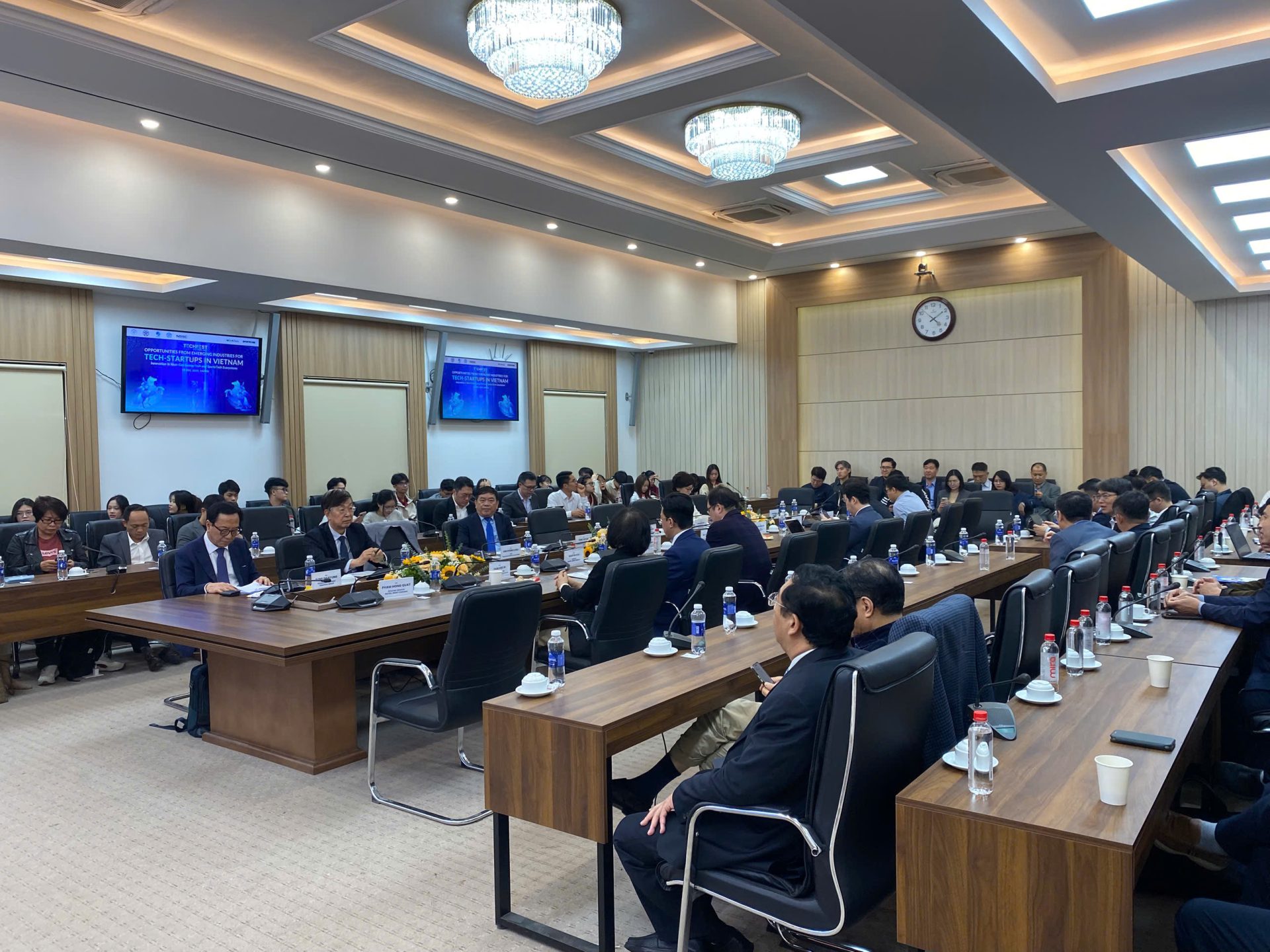 quay phim hội nghị – hội thảo